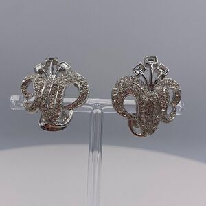 Earring vintage clip on, EUC, white gold colour, crystals, organic design